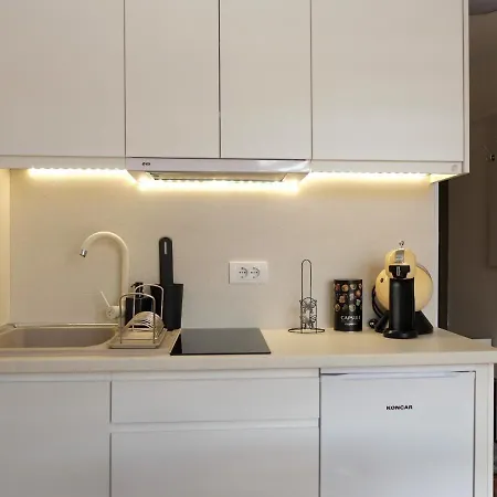 Lux Dunja Cardaci - White