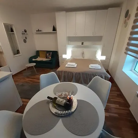 Lux Dunja Cardaci - White Apartmán *