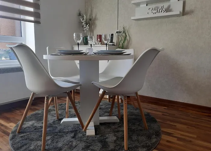 Lux Dunja Cardaci - White