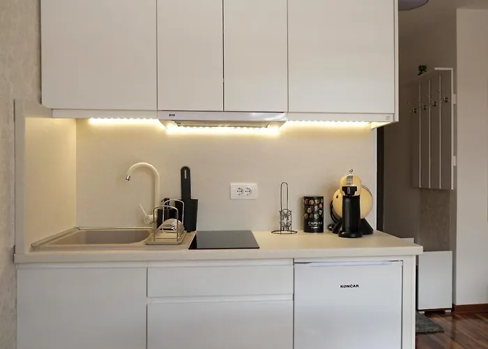 Lux Dunja Cardaci - White