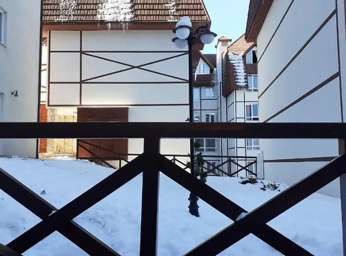 Lux Dunja Cardaci - White *